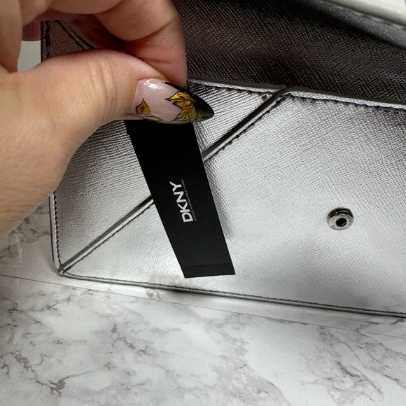 DKNY ENVELOPE CLUTCH - Picture 4 of 5